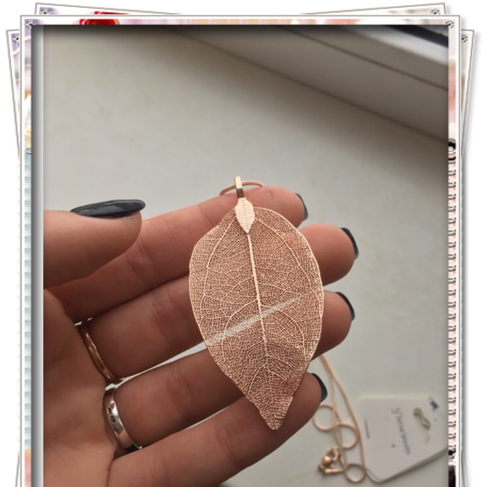 GOLD LEAF NECKLACE